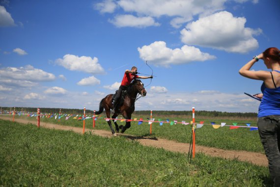 Первый Чемпионат России по конной стрельбе из лука 