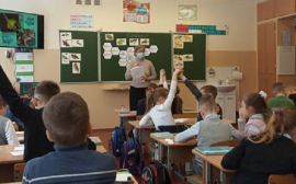 Россияне считают, что учителя должны получать значительно больше