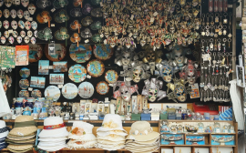 Российские туристы тратят до 5 тысяч рублей на покупку сувениров в поездках
