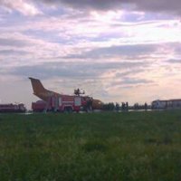 В Домодедово пассажирский самолет приземлился с невыпущенным шасси