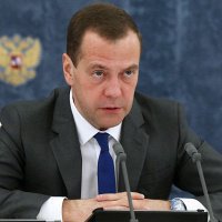 Медведев: темпы роста экономики остаются отрицательными