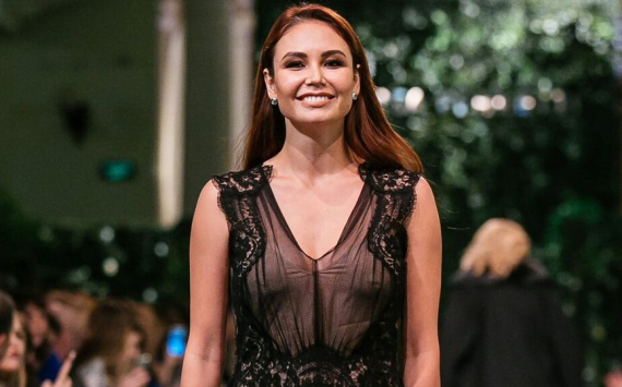 «Мисс зефирище»: Ляйсан Утяшева в пышном платье Dior отметилась на съемках «Танцев»
