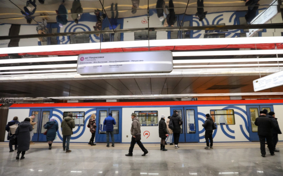 В России могут начать выпуск вагонов метро стоячего типа