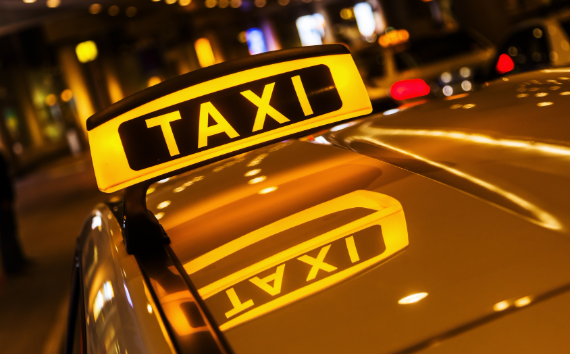 Названы самые аварийные автомобили такси в РФ