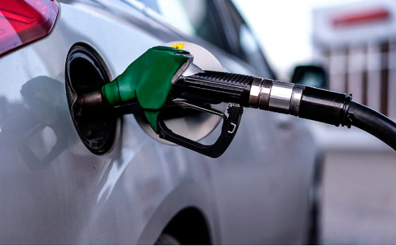 Автоэксперт Борисов назвал последствия заливки некачественного топлива в авто