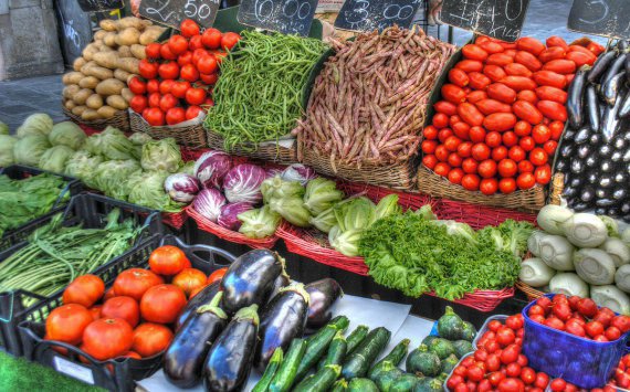 МЭР: В августе овощи и фрукты могут подешеветь на 15%