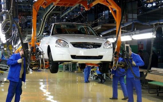 Россия вдвое сократила поставки легковых автомобилей за рубеж