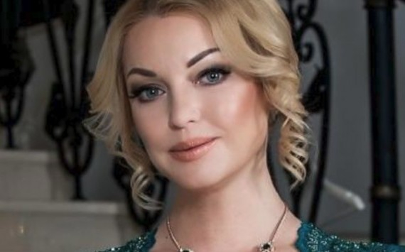 43-летняя Анастасия Волочкова показала себя с короткой стрижкой