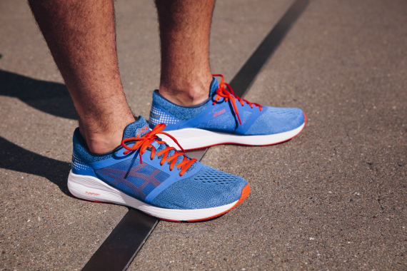 Как защитить суставы при занятиях спортом: сеть MEGASPORT рассказала о преимуществах тренировок в спортивной обуви 