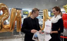Авиакомпания Red Wings встретила двухмиллионного пассажира в аэропорту Домодедово