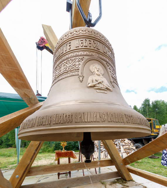 В Свято-Андреевском храме установили колокол в честь космонавта Алексея Леонова