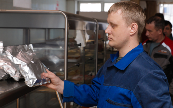 УК «Кузбассразрезуголь» обеспечила горняков комплексными обедами  на рабочих местах