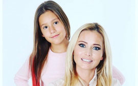 Помолодевшая Дана Борисова провела вечер с дочерью