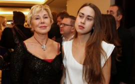 «Всего за 75 долларов с рассрочкой»: дочь Любови Успенской решила заработать на курсах по медитации