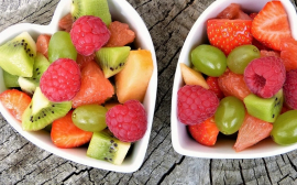 Диетологи: Съеденные перед сном фрукты могут вредить здоровью