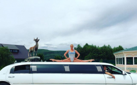 Нет предела совершенству: Анастасия Волочкова сделала шпагат на люке лимузина