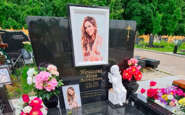 На могиле Юлии Началовой установили окончательный вариант памятника