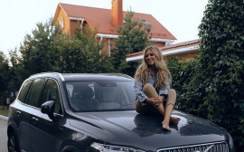 «Потому что заслужила»: Рита Дакота купила автомобиль за 10 миллионов рублей