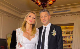 Все моложе и моложе: Светлана Бондарчук после свадьбы блеснула фигурой в бикини на пляже с Сергеем Харченко