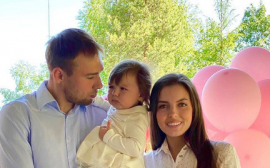 «Сегодня мы стали многодетными родителями»: у Антона Шипулина родился третий ребенок