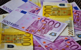 Курс евро превысил 90 рублей впервые с начала декабря