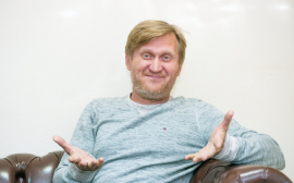 Андрей Рожков из «Уральских пельменей» устроился заливать каток