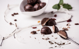 Диетолог Гинзбург перечислил полезные альтернативы шоколаду