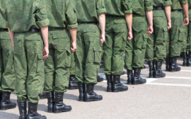 В Кремле не обсуждали введение двухлетней службы в армии и призыв женщин в войска