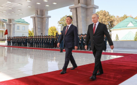 Путин поблагодарил президента Киргизии за приглашение в страну
