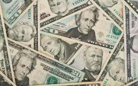Решетников спрогнозировал курс доллара выше 100 рублей к 2026 году