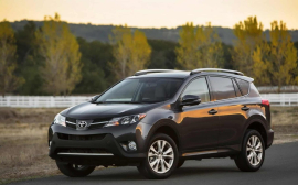 Эксперт рассказал, какую разновидность Toyota RAV4 можно купить за 1,6 млн рублей