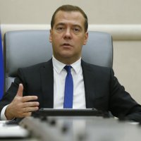 Медведев: в РФ будет создана база вакансий с возможностью онлайн-собеседования