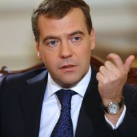 Медведев обязал министров ежеквартально посещать Крым и Дальний Восток