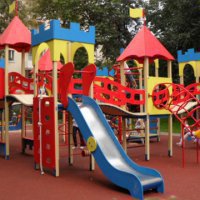 Более 60 детских площадок откроют в Подмосковье до конца 2015 года
