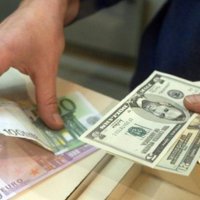 Российские коммерческие банки снижают ставки по валютным вкладам граждан