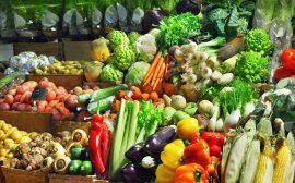 Из-за холодного лета в России цены на овощи выросли в 1,5 раза