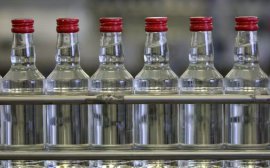 Минфин РФ не исключает повышения минимальной цены на водку в 2018 году