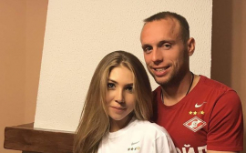 Денис Глушаков официально развелся с женой