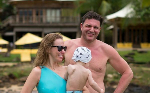 Ксения Собчак проводит майские каникулы с мужем на испанском курорте