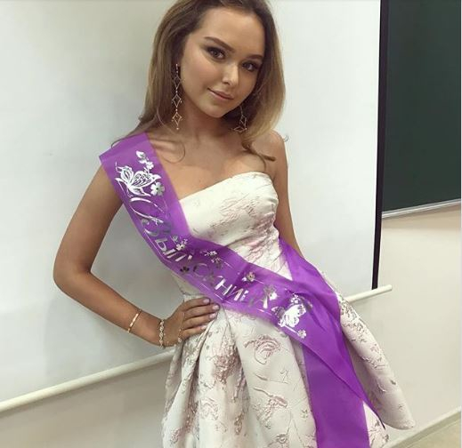 19-летняя Стефания Маликова стала дизайнером платьев для выпускного