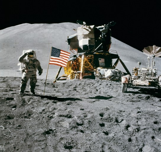 Флаг США из миссии Apollo 11 выставлен на торги, приуроченные к 50-летию полета на Луну