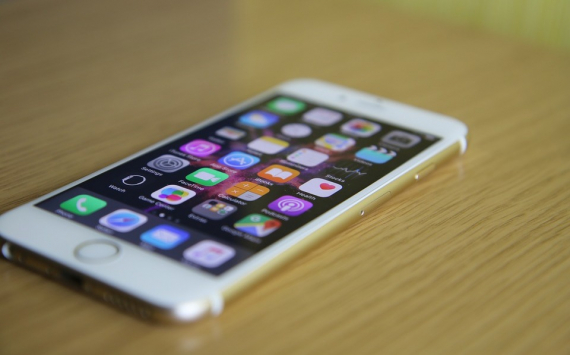 Hi-Tech Mail.Ru: россияне ожидают от новых iPhone повышения ёмкости аккумуляторов