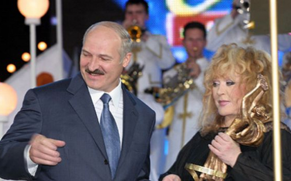 Александр Лукашенко наградил Аллу Пугачеву орденом Дружбы народов