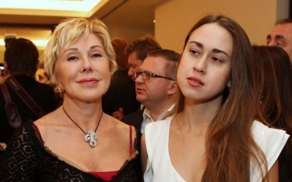 СМИ: Татьяна Плаксина согласилась вновь рассказать о своей матери за гонорар в миллион рублей