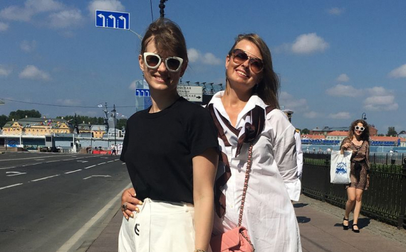 «Такое счастье быть твоей дочкой»: Софья Эрнст нежно поздравила мать с днем рождения