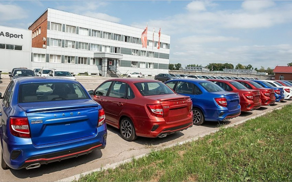 Lada Granta «АвтоВАЗа» возглавила майский рейтинг самых дешёвых машин в России