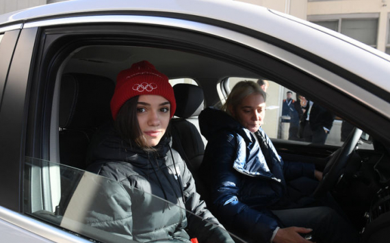 «Спасибо всем учителям»: Алина Загитова осуществила свою давнюю мечту – получила водительские права
