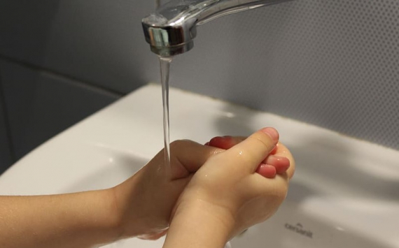 Медики назвали новую причину частого мытья рук