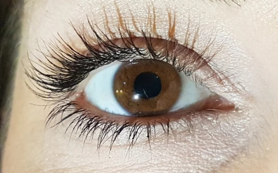 Ученые рассказали о сверхспособности девушек с карими глазами