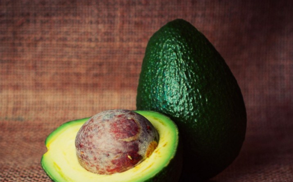 Диетологи рассказали о безопасности жира в авокадо